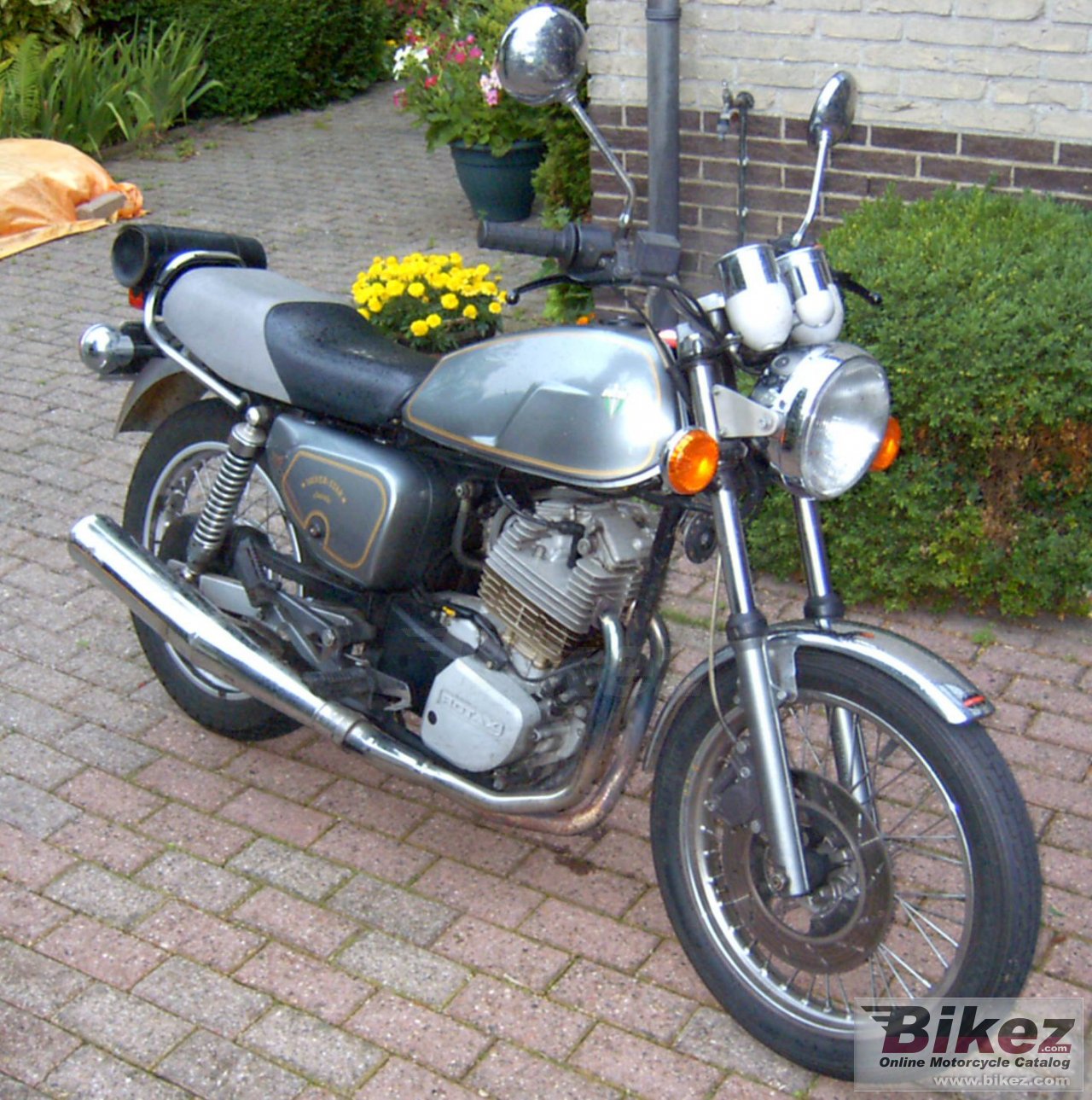 Big nymous user. silver star classic 500 picture and wallpaper from Bikez.com